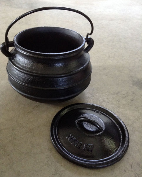 Cast Iron Flat Bottom Bean pot Dutch oven 2 quart Potjie Plat