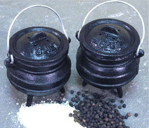 Kitchen Iron - Salt And Pepper Shakers Cast Iron Mini Cauldrons