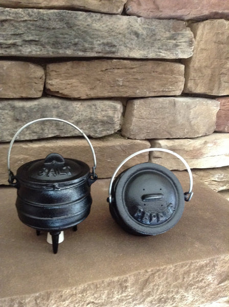 Kitchen Iron - Salt And Pepper Shakers Cast Iron Mini Cauldrons