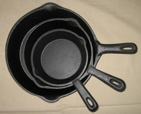 https://www.anniescollections.com/cdn/shop/products/outdoor-cooking-cast-iron-skillet-trio-short-handle-cookware-camping-stovetop-fry-pan-1_large.jpg?v=1449260695