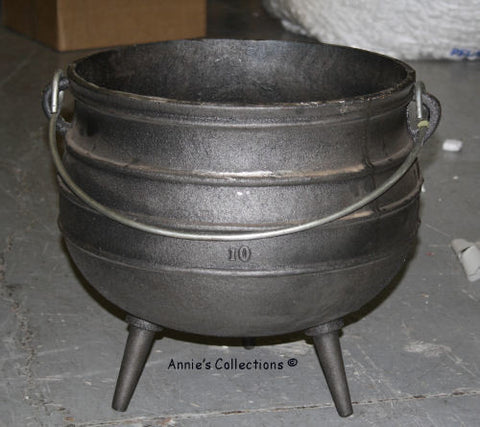 https://www.anniescollections.com/cdn/shop/products/outdoor-cooking-size-10-potjie-pot-cauldron-pure-cast-iron-reenactments-survival-1_8c1774eb-70f9-4f3f-90a3-f0af2cf408d3_large.jpg?v=1498688792