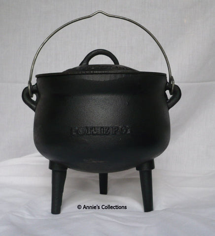 https://www.anniescollections.com/cdn/shop/products/potjie-pots-gypsy-style-bean-pot-size-1-pure-cast-iron-3-quart-bean-pot-1_large.jpg?v=1478650373
